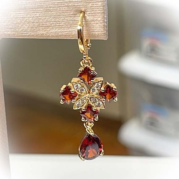 💕Beautiful Ruby CZ Gold Filled Dangle Earrings💕 - Picture 2 of 6